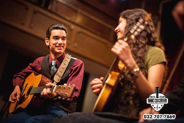 Vô đây coi tui hướng dẫn cách đánh đàn guitar cho người mới nè.