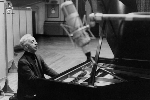 Nghệ sĩ Piano Arthur Rubinstein