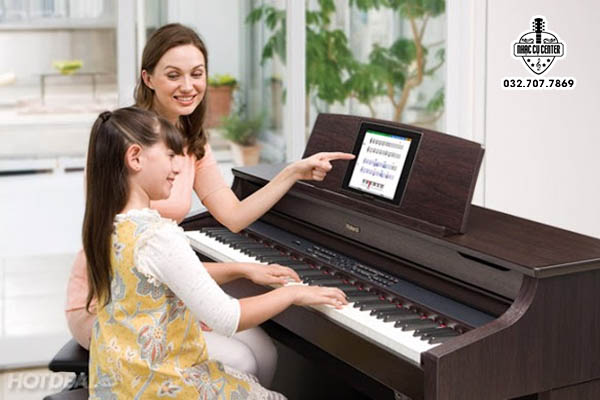 Đàn Piano cơ mang đến âm thanh du dương, thích hợp cho cả nghệ sĩ chuyên nghiệp và người mới