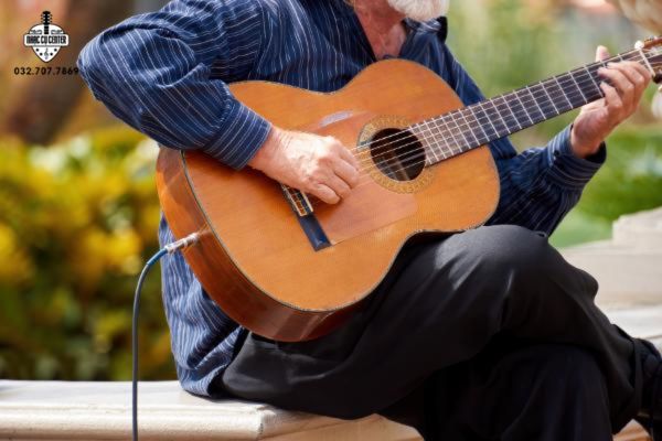 Đàn Guitar Classic có đệm hát được không?