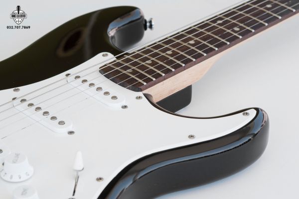 Các dáng đàn Guitar điện & Cách chọn chuẩn cho bạn 2 Kiểu dáng thân đặc biệt / biến thể dáng phổ biến