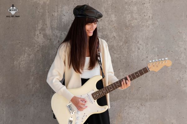 sách học đàn Guitar điện thumbnail
