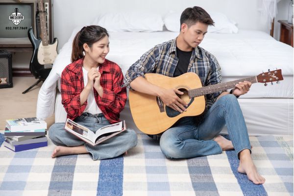 Vì sao guitar acoustic phổ biến trong giáo trình học guitar?