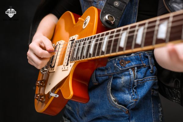 Cách bảo quản đàn Guitar điện thumbnail