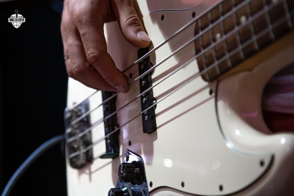 Cấu tạo & đặc điểm nổi bật của đàn Bass