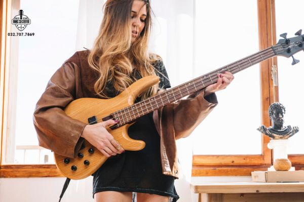hợp âm trên Guitar Bass