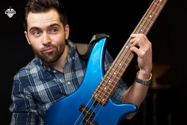 So sánh Guitar Bass 4 dây, 5 dây và 6 dây chi tiết nhất 3 Những ưu điểm khi chọn Guitar Bass 4 dây cho người mới