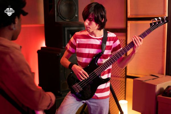 So sánh Guitar Bass 4 dây, 5 dây và 6 dây chi tiết nhất 2 So sánh Guitar Bass 4 dây