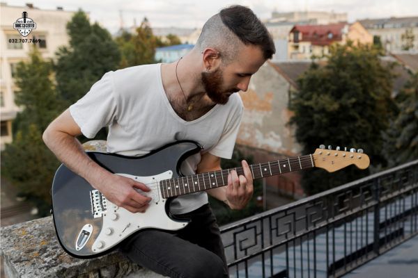 Đàn Guitar điện của nước nào? Bí quyết chọn đàn chuẩn 2 Tại sao nhiều thương hiệu chọn sản xuất Guitar điện tại nước ngoài?