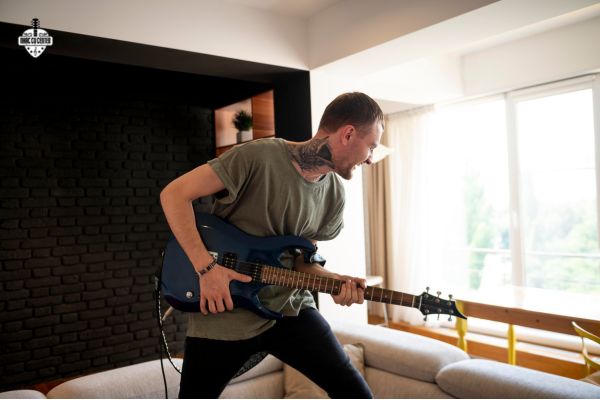 Tại sao phải bảo quản đàn Guitar điện?