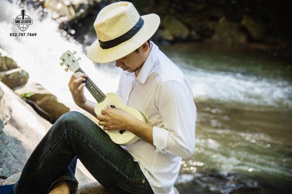 Cách đàn Ukulele bài Nơi Này Có Anh: Hợp âm & Hướng dẫn A–Z 3 Mẹo luyện tập & cover “Nơi Này Có Anh” trên Ukulele