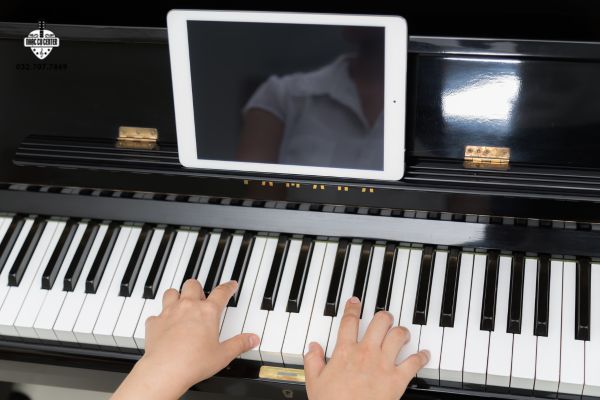 đàn piano điện giả cơ