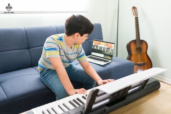Học đàn piano điện: Cách bắt đầu và lộ trình hiệu quả 1 học đàn piano điện tử