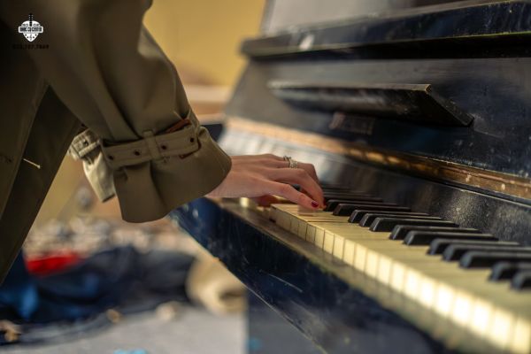 vệ sinh đàn piano điện